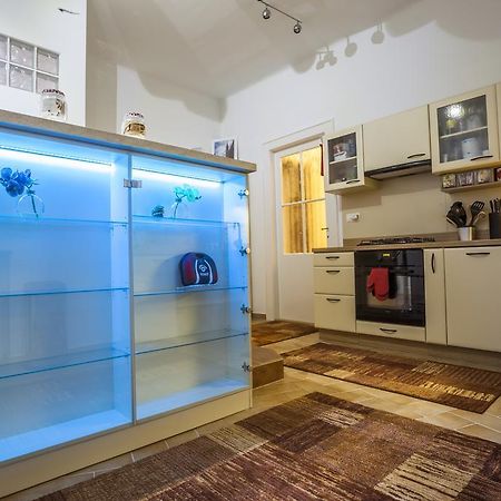 Luxury Air-Conditioned Rooms In Old Town ברטיסלאבה מראה חיצוני תמונה