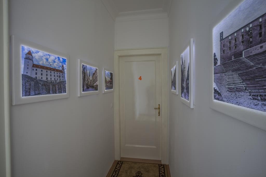 Luxury Air-Conditioned Rooms In Old Town ברטיסלאבה מראה חיצוני תמונה
