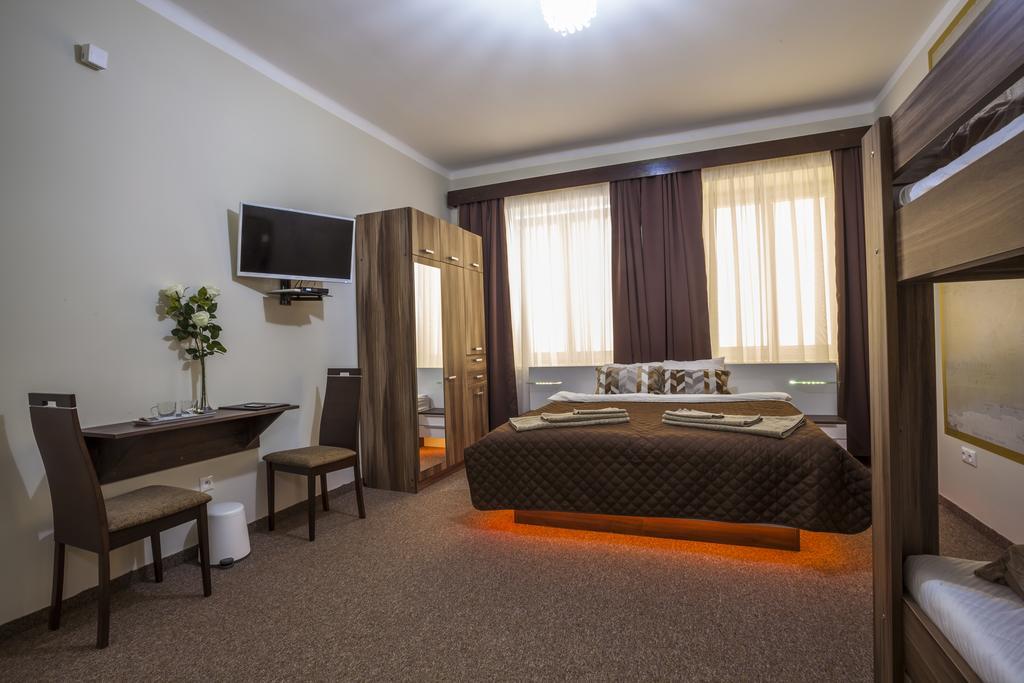 Luxury Air-Conditioned Rooms In Old Town ברטיסלאבה מראה חיצוני תמונה