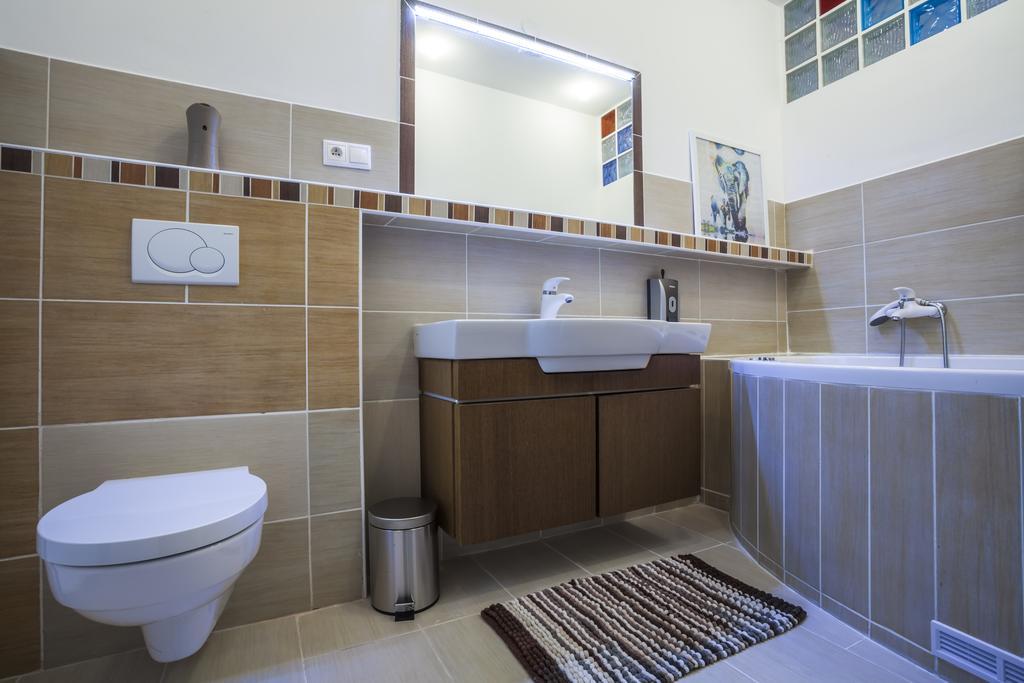 Luxury Air-Conditioned Rooms In Old Town ברטיסלאבה מראה חיצוני תמונה