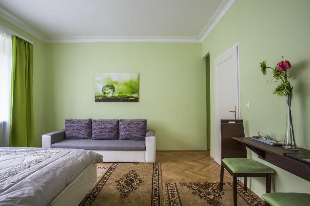 Luxury Air-Conditioned Rooms In Old Town ברטיסלאבה מראה חיצוני תמונה