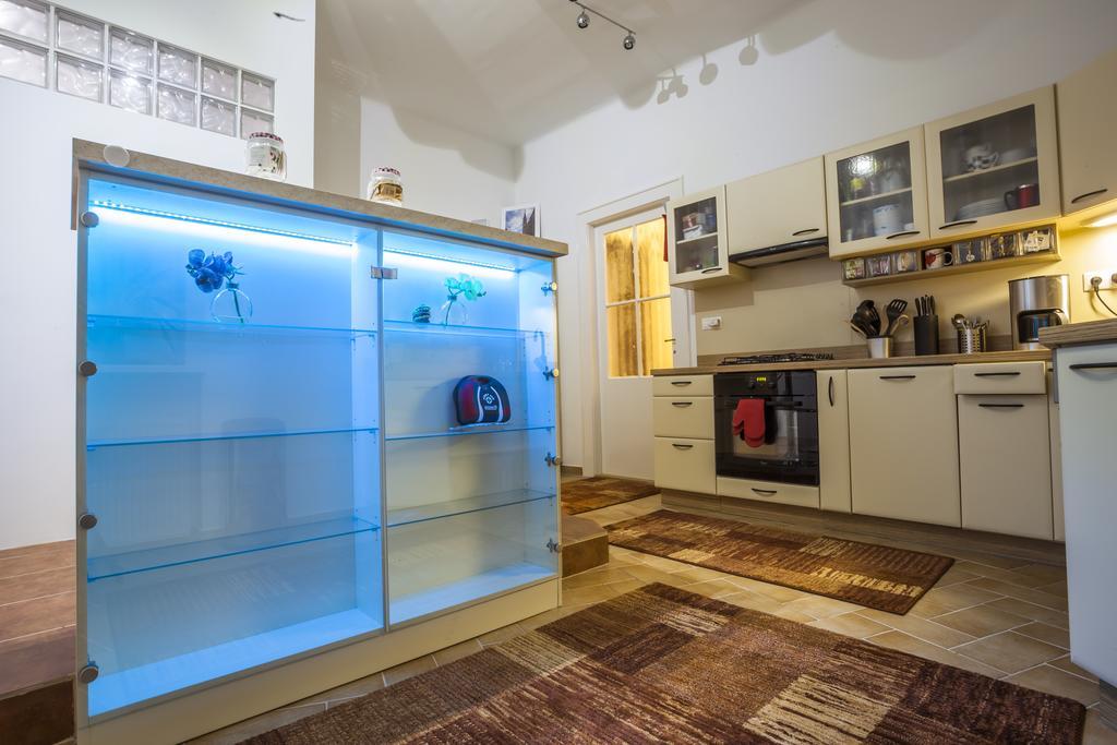Luxury Air-Conditioned Rooms In Old Town ברטיסלאבה מראה חיצוני תמונה