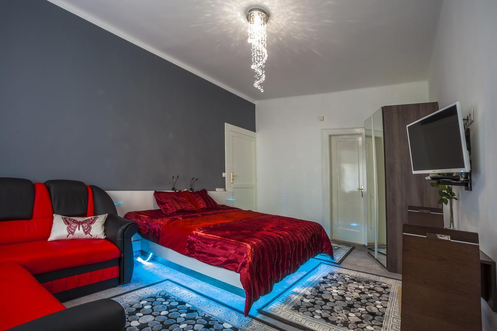 Luxury Air-Conditioned Rooms In Old Town ברטיסלאבה מראה חיצוני תמונה