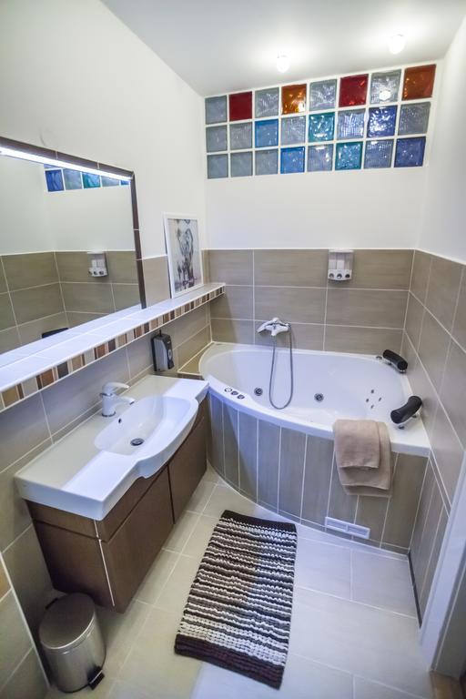 Luxury Air-Conditioned Rooms In Old Town ברטיסלאבה מראה חיצוני תמונה